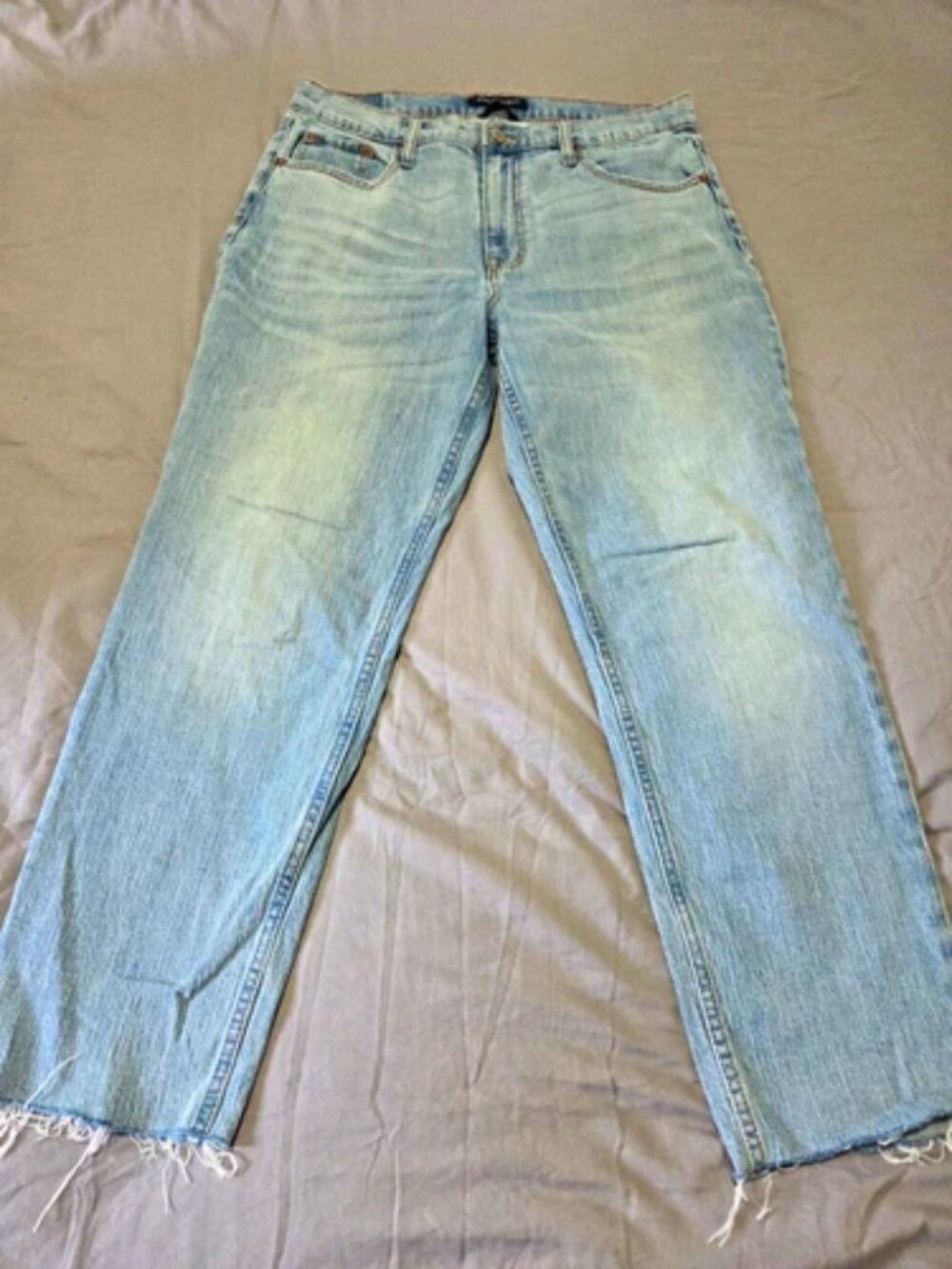 Aeropostale Womens Mom Jeans Size 14 Light Wash Blue Denim Raw Hem Distressed